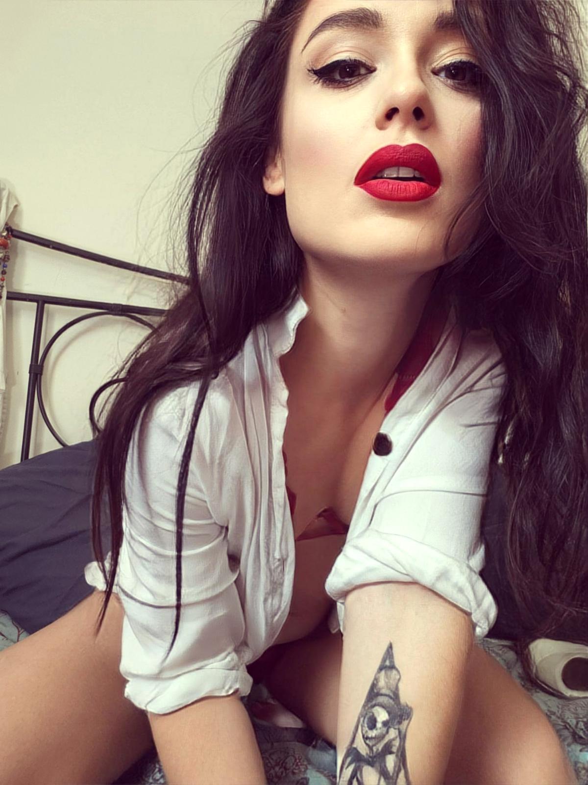 Alice Drake Photo 25